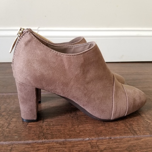 NEW A2 by Aerosoles 6th Avenue bootie taupe 6W - Picture 6 of 6